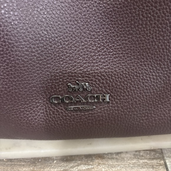COACH  Crossbody Dufflette Maroon/black Emblem - Picture 1 of 7